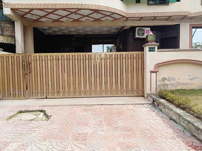 Butt Lodges 4 Islamabad Ngoại thất bức ảnh