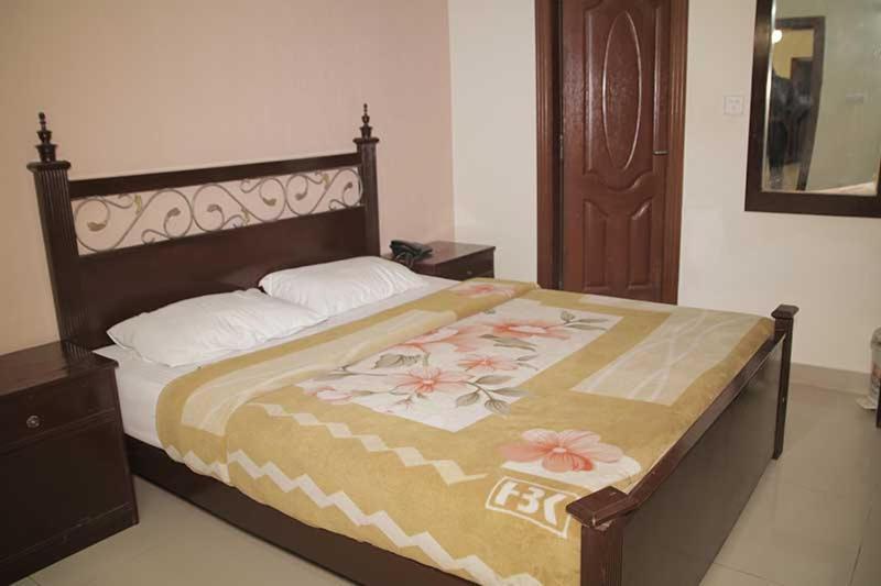 Butt Lodges 4 Islamabad Ngoại thất bức ảnh